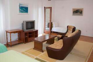 Апартаменты Vuksanovic Apartment Херцег-Нови Апартаменты с балконом-12