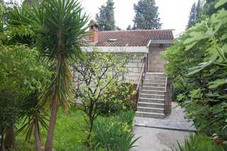 Апартаменты Vuksanovic Apartment Херцег-Нови Апартаменты с балконом-2